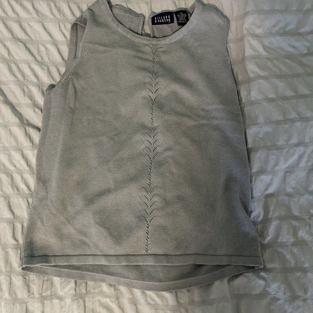 Gray tank top t-shirt
